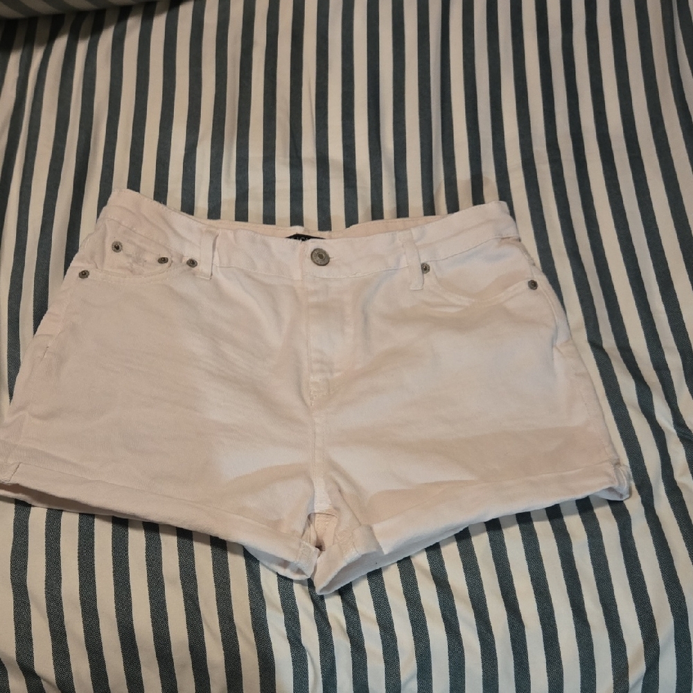 Fashion Nova White Denim Jean Shorts - Classic Summer Staple- Large
